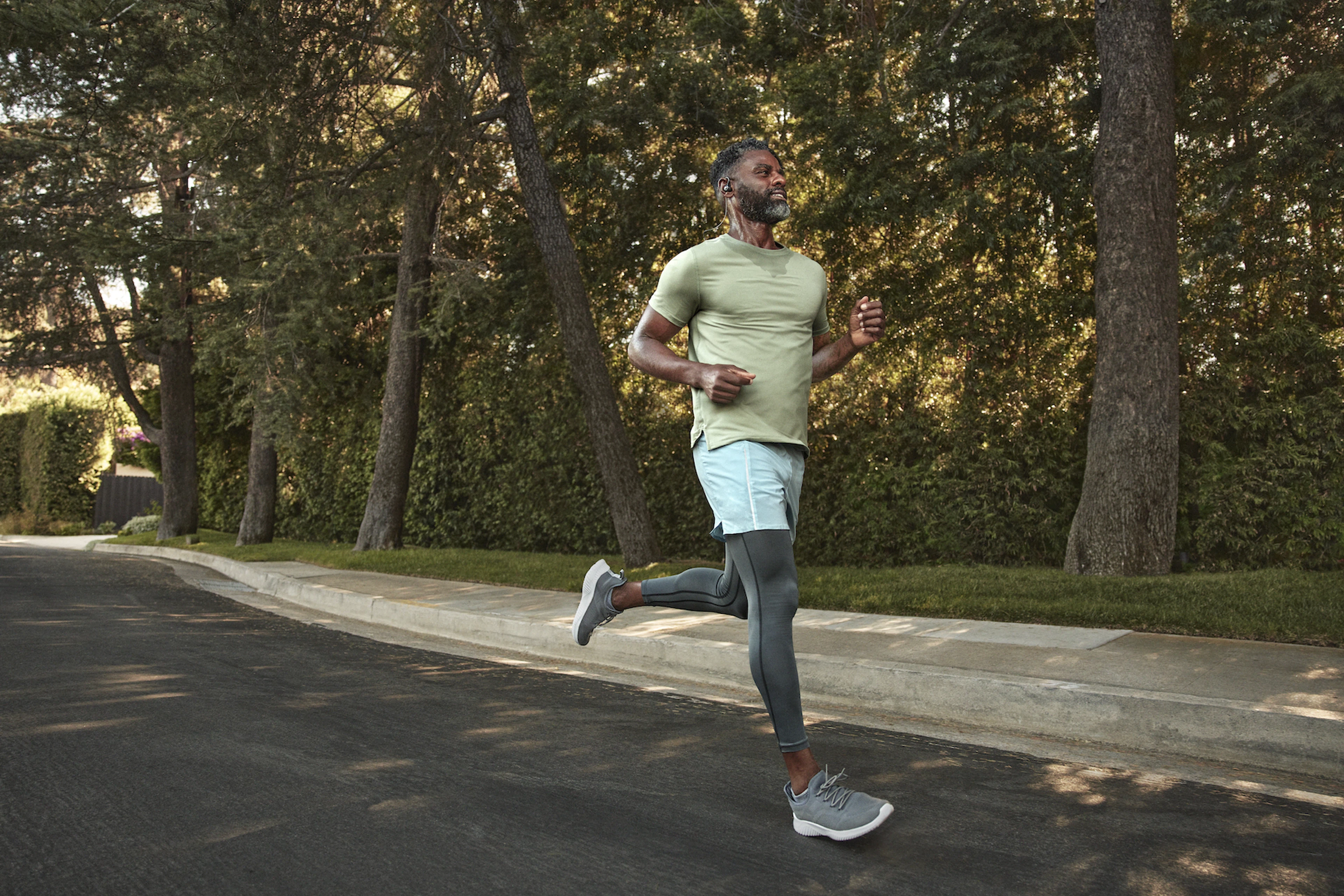 An infographic detailing various practical strategies on how to improve endurance.