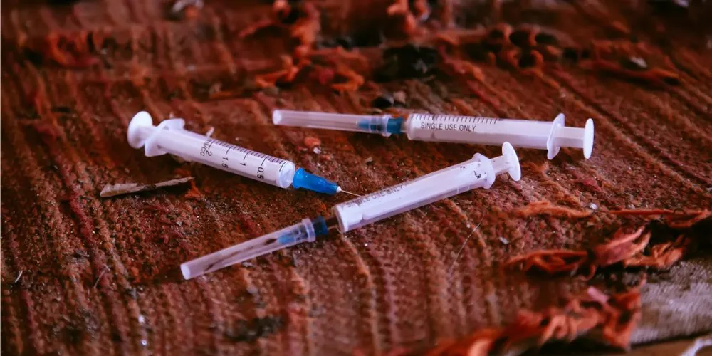 Naloxone vs. Naltrexone: Overdose vs. Recovery