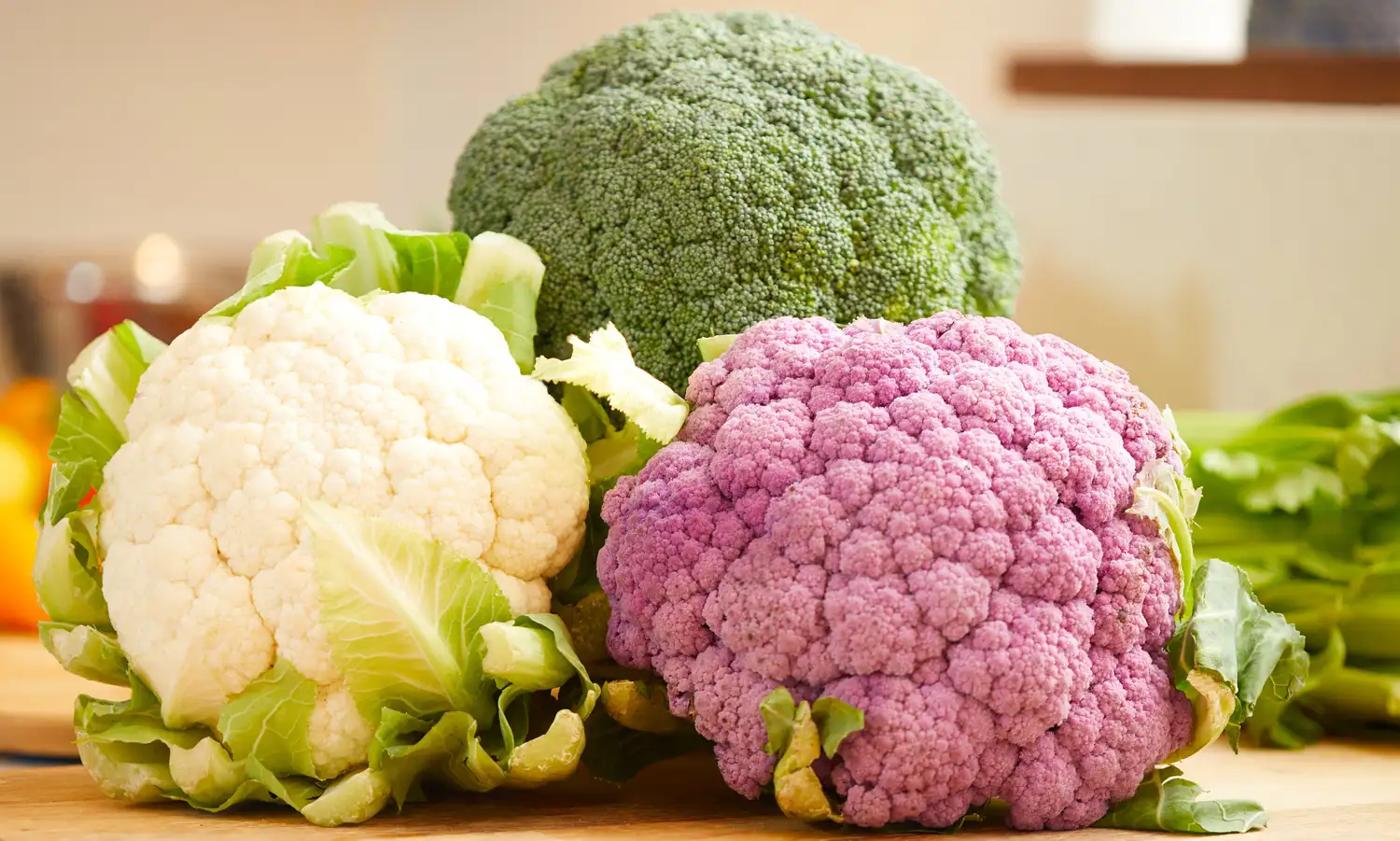 Fresh heads of cauliflower and broccoli grouped together.